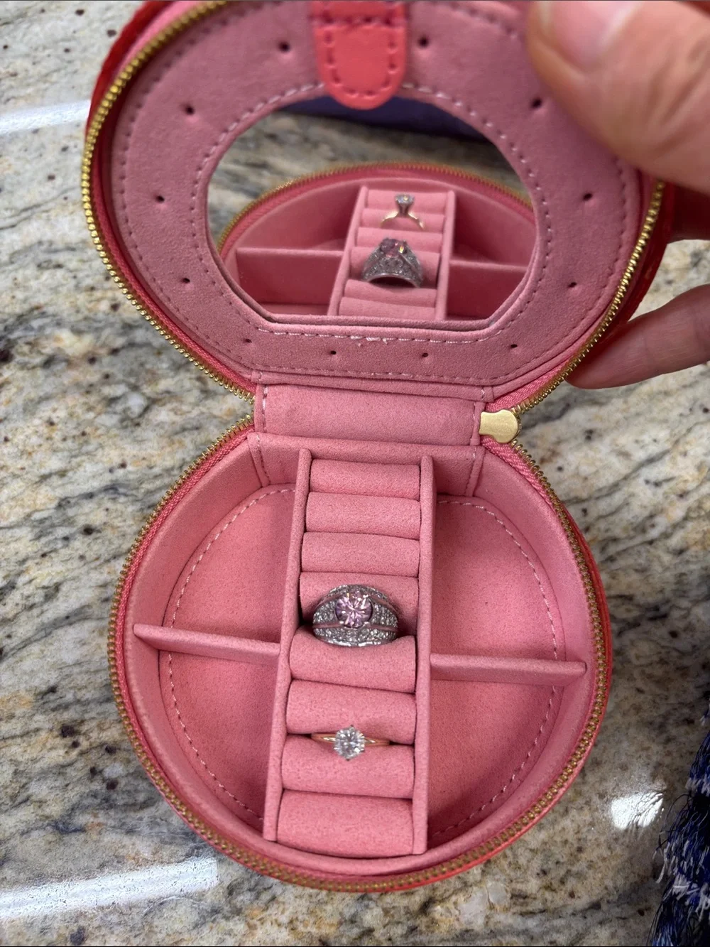 Old trend leather peach Round Coral Jewelry Case with Gold Stud